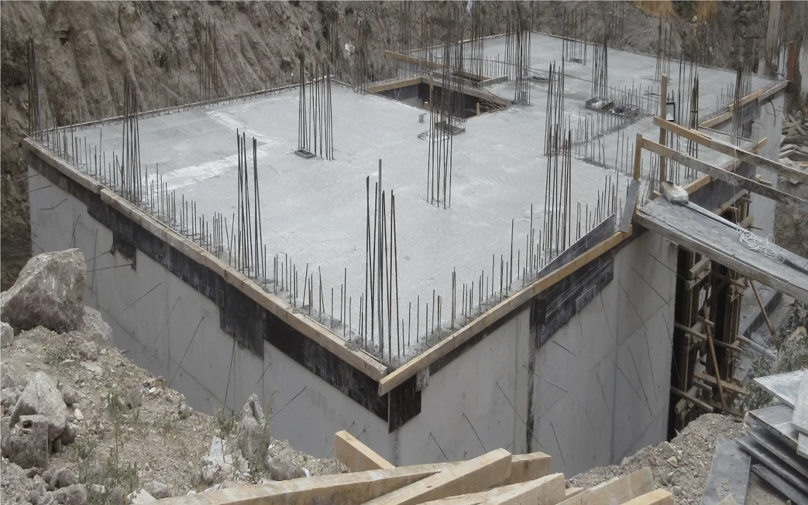 bodrum perdeleri olan rijit radye temel